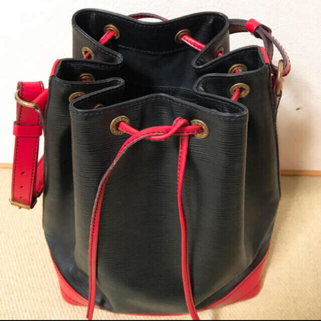 ルイヴィトン エピ 巾着バックLOUISVUITTON