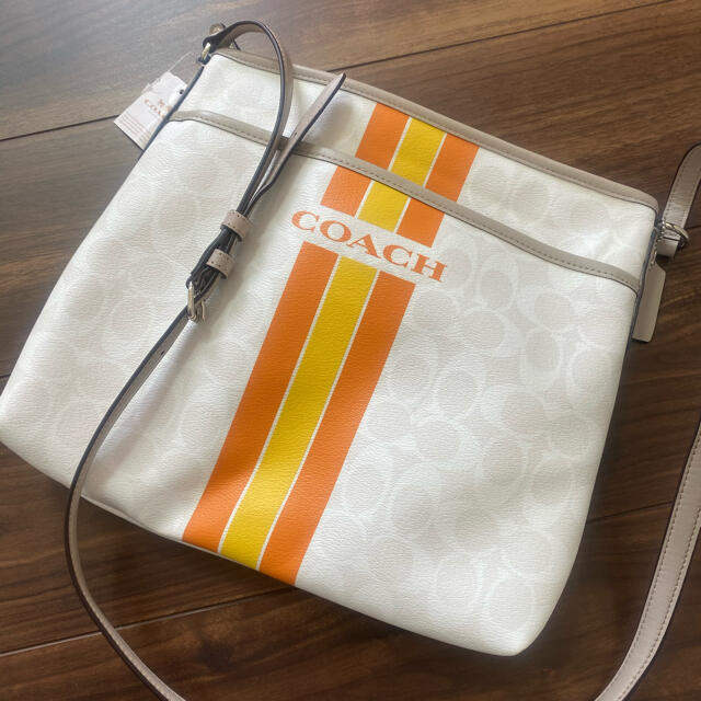 COACH(コーチ)の新品　未使用　タグ付き　COACH ショルダーバック　バック　ブランド　コーチ レディースのバッグ(ショルダーバッグ)の商品写真