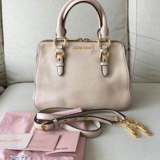 ミュウミュウ(miumiu)の【美品】ミュウミュウ　マドラスレザー　2way ハンドバッグ　ショルダーバック(ハンドバッグ)