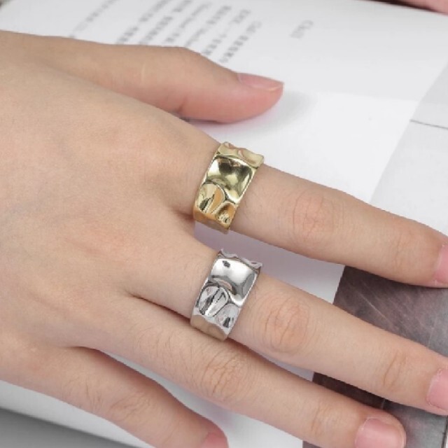Ameri VINTAGE(アメリヴィンテージ)のワイドプレート 凹凸 デザインリング 指輪 ゴールドリング レディースのアクセサリー(リング(指輪))の商品写真