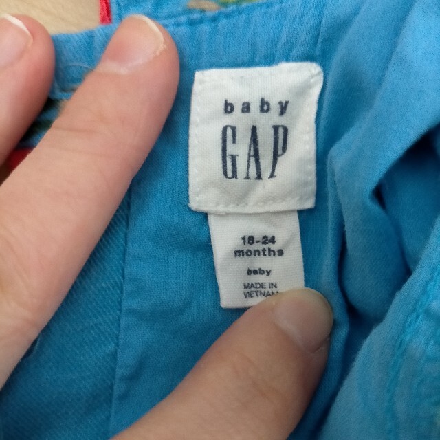 babyGAP(ベビーギャップ)のBABY GAP 長袖 チュニック➕プチバトー三枚セット キッズ/ベビー/マタニティのキッズ服女の子用(90cm~)(Tシャツ/カットソー)の商品写真