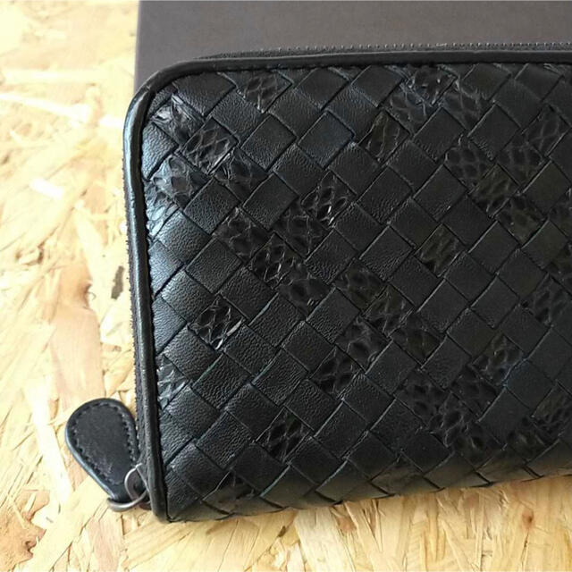 Bottega Veneta(ボッテガヴェネタ)のボッテガヴェネタ パイソン　ラウンドファスナー　長財布 メンズのファッション小物(長財布)の商品写真