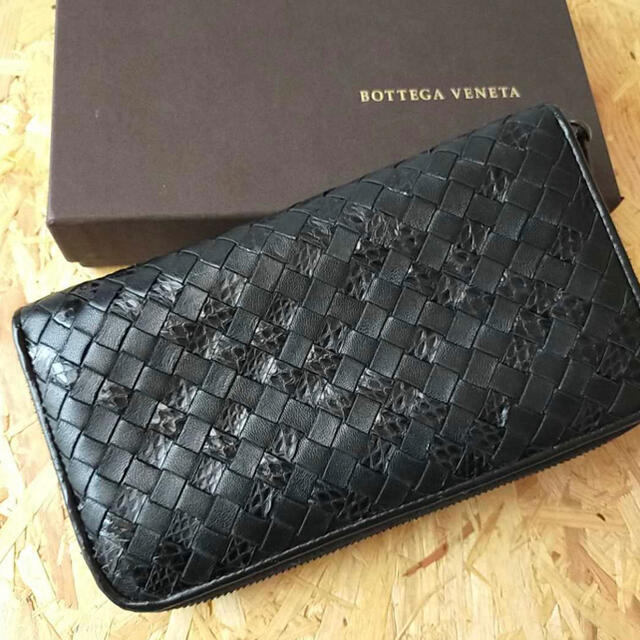 Bottega Veneta(ボッテガヴェネタ)のボッテガヴェネタ パイソン　ラウンドファスナー　長財布 メンズのファッション小物(長財布)の商品写真