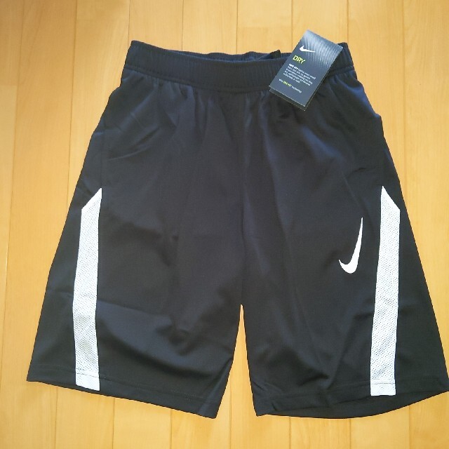 NIKE(ナイキ)の★Anela様専用★【新品】NIKEハーフパンツ キッズ/ベビー/マタニティのキッズ服男の子用(90cm~)(パンツ/スパッツ)の商品写真