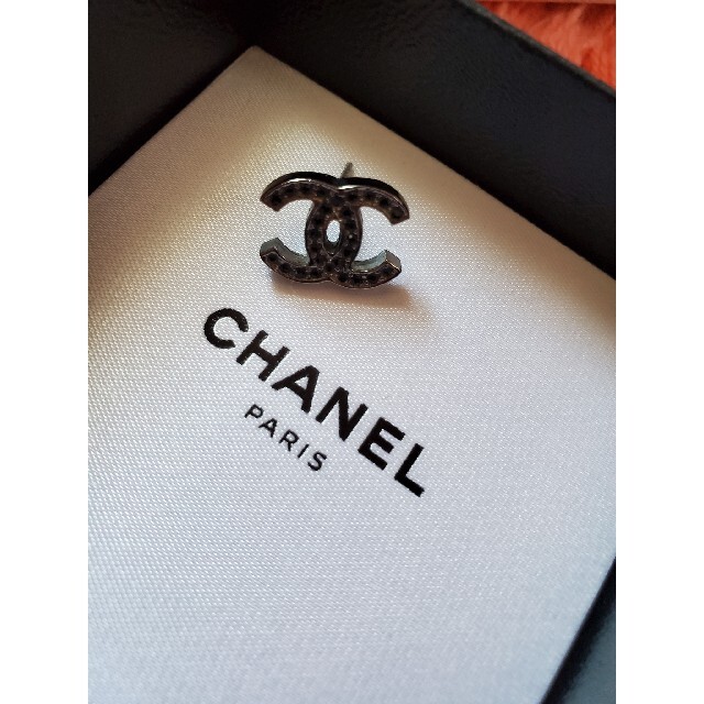 CHANEL(シャネル)のCHANEL　ピアス　片耳　 レディースのアクセサリー(ピアス)の商品写真