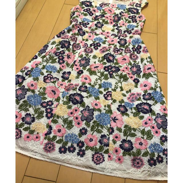 トッカ 刺繍花柄ドレス.ワンピース0