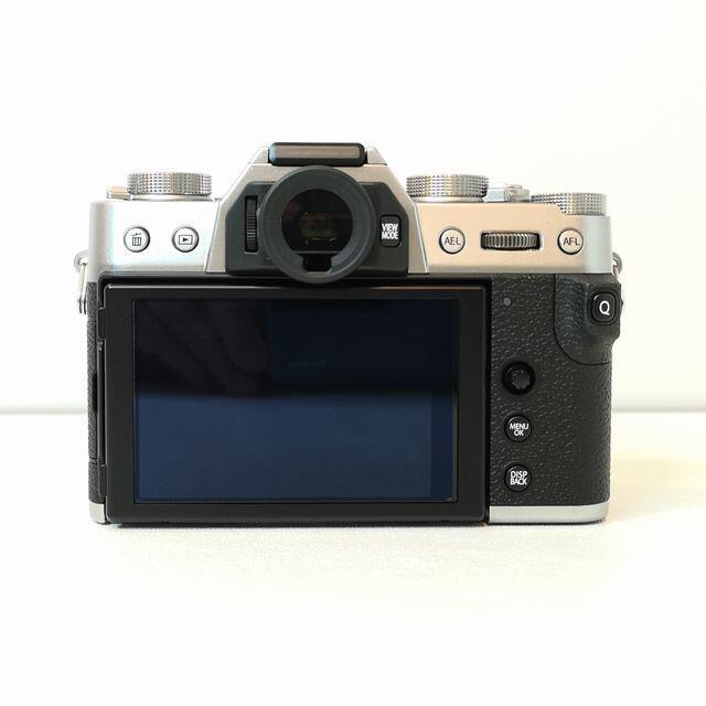 富士フイルム(フジフイルム)のFUJIFILM X−T30 ボディ シルバー スマホ/家電/カメラのカメラ(ミラーレス一眼)の商品写真