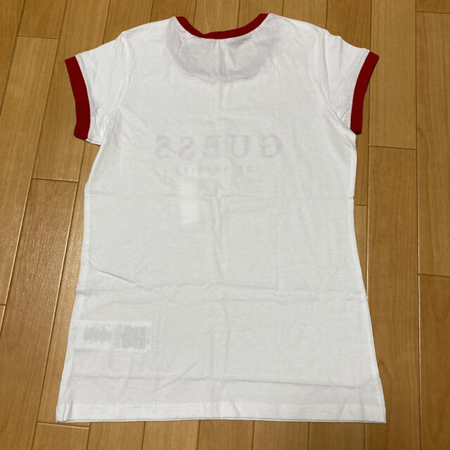 GUESS(ゲス)のTシャツ レディース　guess レディースのトップス(Tシャツ(半袖/袖なし))の商品写真