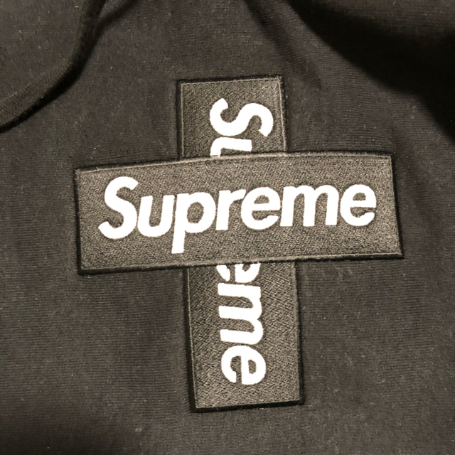 Supreme(シュプリーム)のクロスボックスロゴ　フーディ　パーカー 黒 Sサイズ　新品 メンズのトップス(パーカー)の商品写真