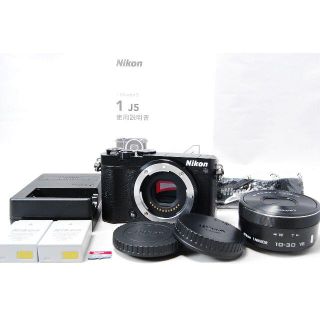 ニコン(Nikon)の【美品】Nikon 1 J5 標準パワーズームレンズキット ブラック(ミラーレス一眼)