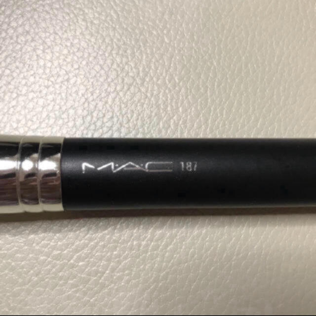 MAC(マック)の新品　MAC ブラシ　187 コスメ/美容のメイク道具/ケアグッズ(ブラシ・チップ)の商品写真