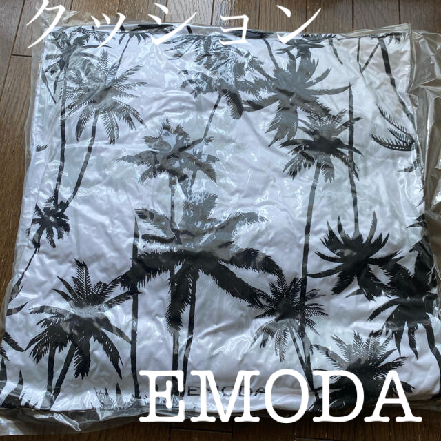 EMODA(エモダ)の新品未開封⭐︎EMODA クッション　ノベルティ インテリア/住まい/日用品のインテリア小物(クッション)の商品写真