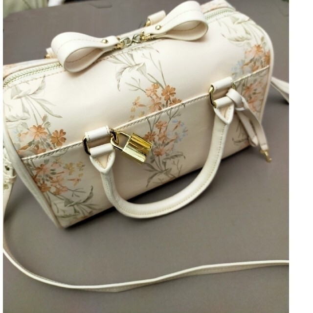 SNIDEL(スナイデル)のsnidel ショルダーバッグ　花柄　アイボリー レディースのバッグ(ショルダーバッグ)の商品写真