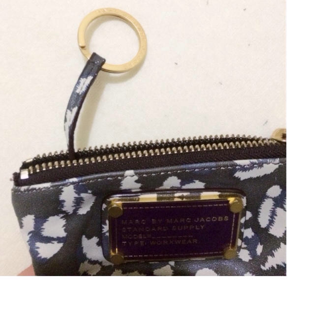 MARC JACOBS(マークジェイコブス)の値下 MARC BY.. パスケース新品 レディースのファッション小物(名刺入れ/定期入れ)の商品写真