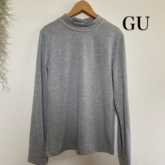 GU(ジーユー)の未使用　グレー Tシャツ パール 付き GU ジーユー 無地 レディースのトップス(Tシャツ(長袖/七分))の商品写真