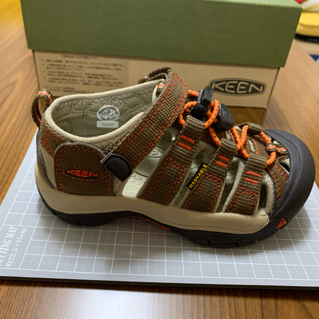 KEEN(キーン)の【美品】keenサンダル　17㎝ キッズ/ベビー/マタニティのキッズ靴/シューズ(15cm~)(サンダル)の商品写真