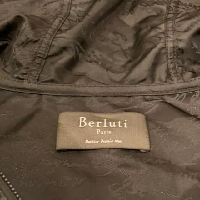 Berluti(ベルルッティ)のベルルッティ グラフィティナイロンパーカー a52サイズ メンズのジャケット/アウター(ナイロンジャケット)の商品写真