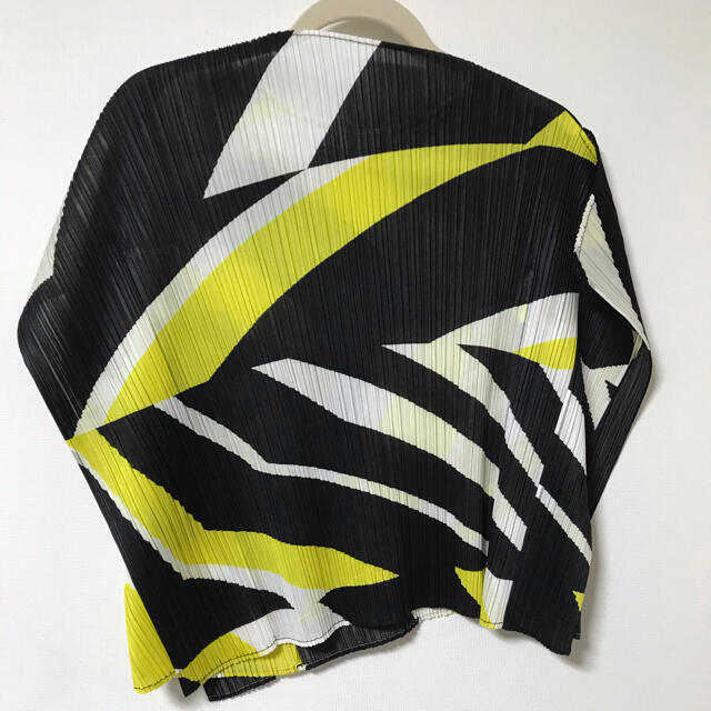 PLEATS PLEASE ISSEY MIYAKE(プリーツプリーズイッセイミヤケ)のプリーツプリーズのトップス レディースのトップス(カットソー(半袖/袖なし))の商品写真