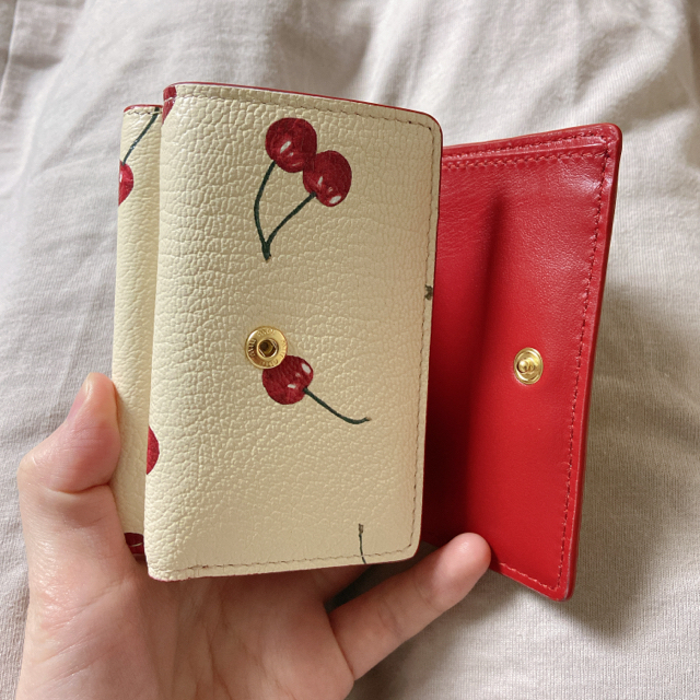MIU MIU - 新品未使用♡miumiu♡チェリーがま口財布♡アイボリー MIU MIU - 新品未使用♡miumiu♡チェリーがま口財布♡アイボリー