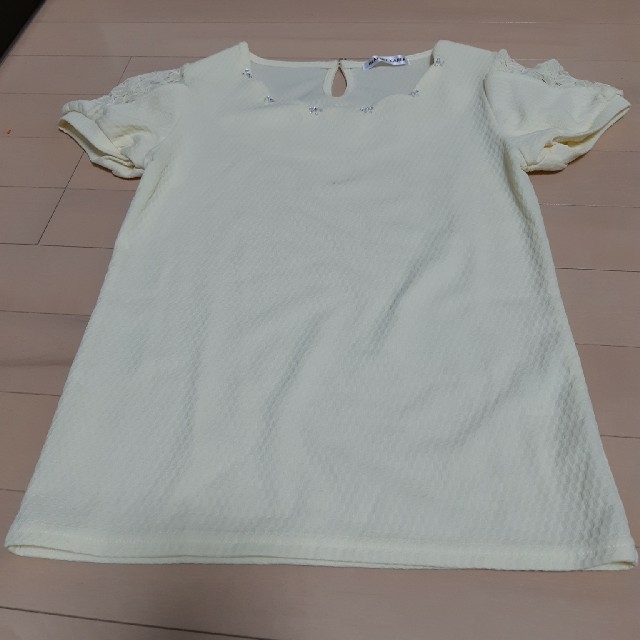 ビジュー付き半袖トップス レディースのトップス(カットソー(半袖/袖なし))の商品写真