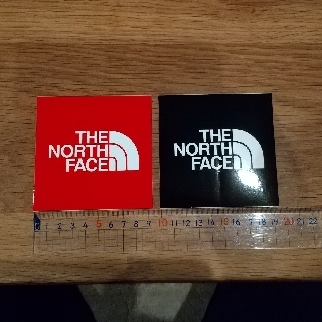 THE NORTH FACE(ザノースフェイス)のTHE NORTH FACE ステッカー ２枚セット！ スポーツ/アウトドアのスポーツ/アウトドア その他(その他)の商品写真