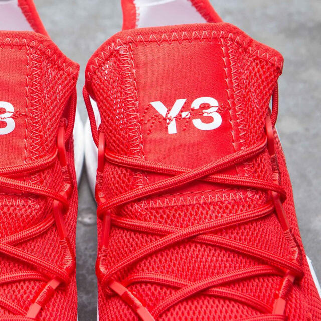 Y-3(ワイスリー)のY-3 ADIZERO RUNNER RED/WHITE 26.0cm メンズの靴/シューズ(スニーカー)の商品写真