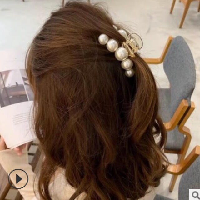 パールヘアクリップ ヘアアクセサリー 髪飾り新品未使用品 レディースのヘアアクセサリー(バレッタ/ヘアクリップ)の商品写真