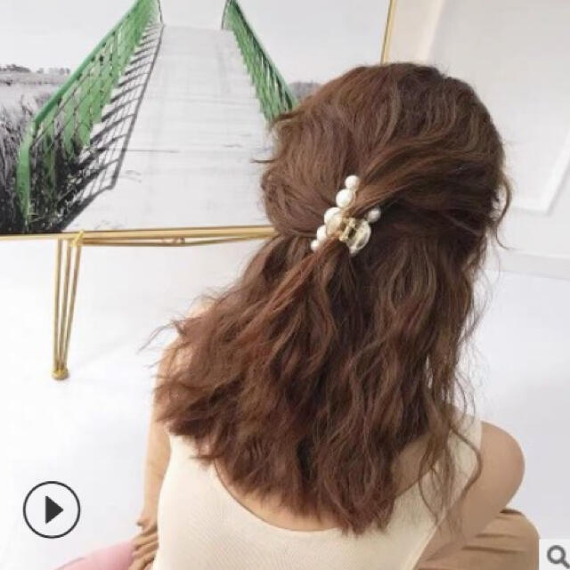 パールヘアクリップ ヘアアクセサリー 髪飾り新品未使用品 レディースのヘアアクセサリー(バレッタ/ヘアクリップ)の商品写真