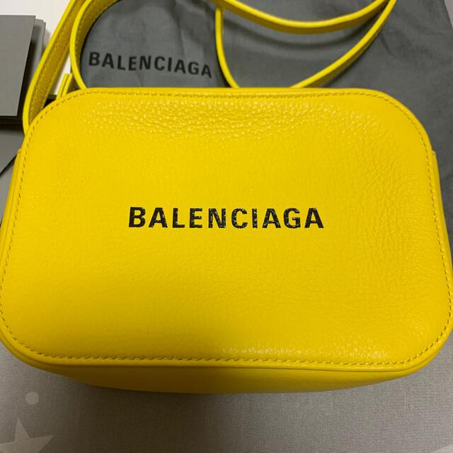 BALENCIAGA BAG(バレンシアガバッグ)の【新品】BALENCIAG エブリデイカメラバッグXS イエロー レディースのバッグ(ショルダーバッグ)の商品写真