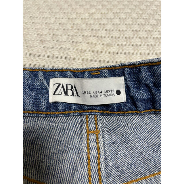 ZARA(ザラ)の【ZARA】ハイウエスト　ストレートジーンズ レディースのパンツ(デニム/ジーンズ)の商品写真