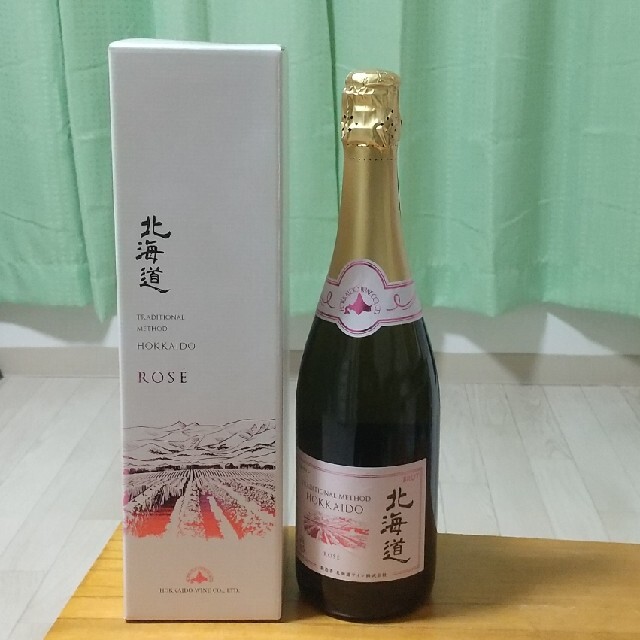 北海道ワイン トラディショナルメソッド北海道rose 食品/飲料/酒の酒(ワイン)の商品写真