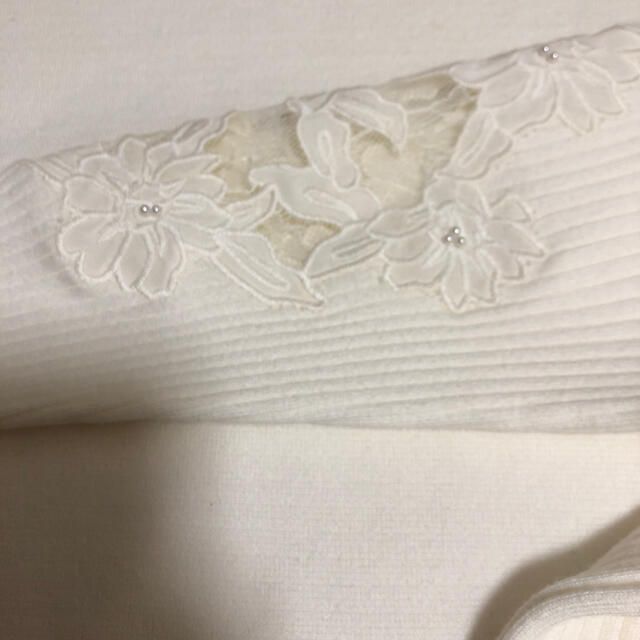 Mystrada(マイストラーダ)のマイストラーダ 未使用　袖刺繍 ニットワンピース　ホワイト レディースのワンピース(ひざ丈ワンピース)の商品写真