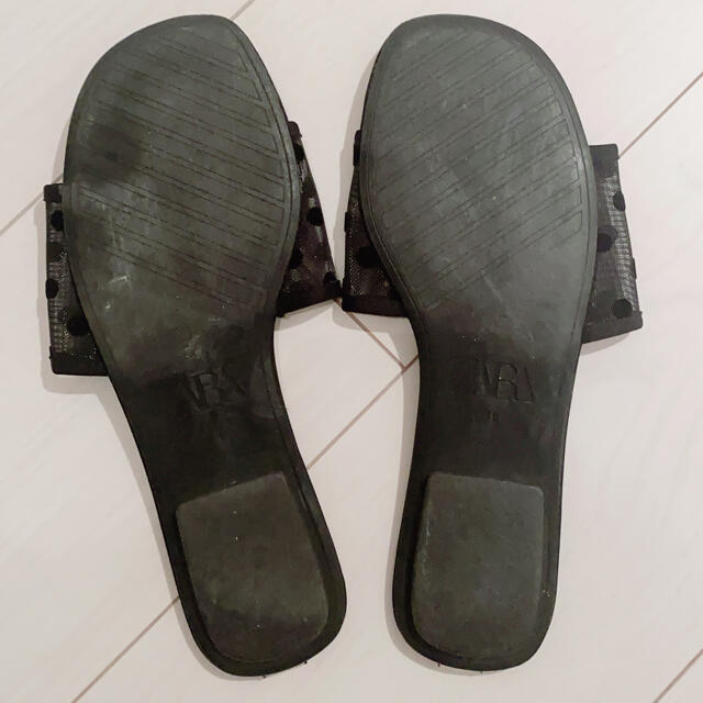 ZARA(ザラ)のZARA サンダル  36 フラット　ブラック　黒 レディースの靴/シューズ(サンダル)の商品写真