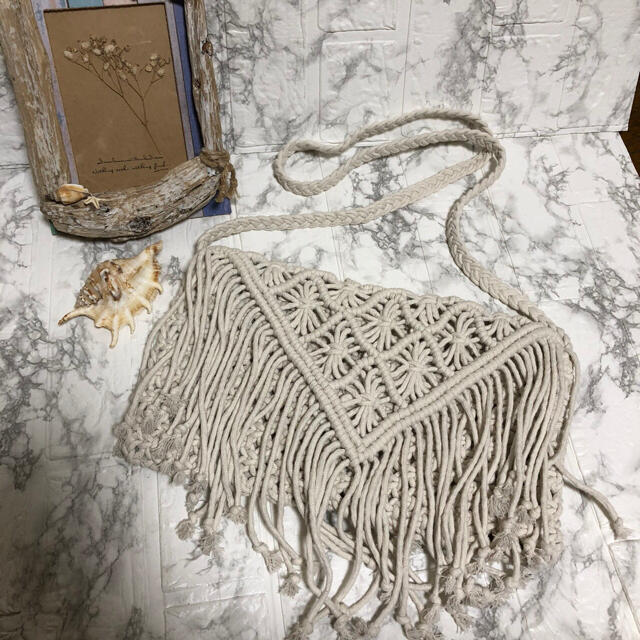 ALEXIA STAM(アリシアスタン)の未使用 マクラメフリンジ編み ショルダーバック ホワイト レディースのバッグ(ショルダーバッグ)の商品写真