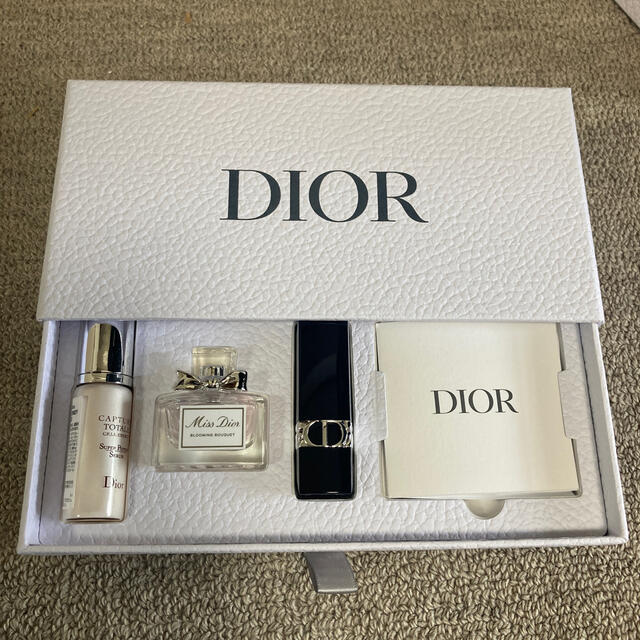 Dior(ディオール)のDior バースデーギフト エンタメ/ホビーのコレクション(ノベルティグッズ)の商品写真