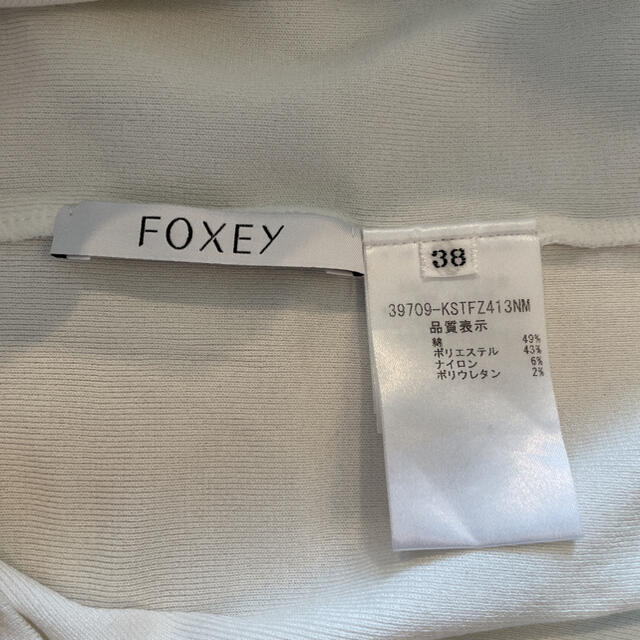FOXEY(フォクシー)のフォクシーノースリーブ　トップス レディースのトップス(カットソー(半袖/袖なし))の商品写真