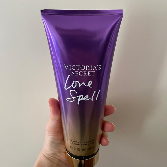 Victoria's Secret(ヴィクトリアズシークレット)のVICTORIA´S SECRETボディクリーム コスメ/美容のボディケア(ボディクリーム)の商品写真