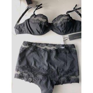 75B+M☆Andres Sarda　アンドレサルダ海外高級ランジェリー(ブラ&ショーツセット)