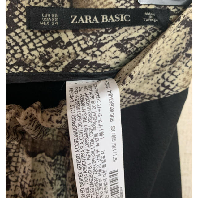 ZARA(ザラ)のZARA パイソンスカート　未使用 レディースのスカート(ひざ丈スカート)の商品写真