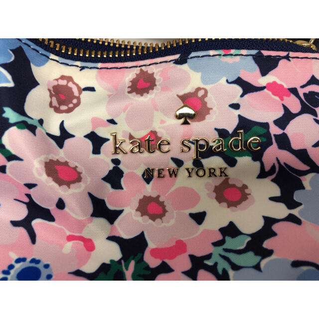 kate spade new york(ケイトスペードニューヨーク)のkate spade ナイロン フラワー　ジップ トート　ボタニカル レディースのバッグ(トートバッグ)の商品写真