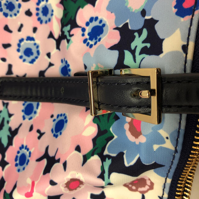 kate spade new york(ケイトスペードニューヨーク)のkate spade ナイロン フラワー　ジップ トート　ボタニカル レディースのバッグ(トートバッグ)の商品写真