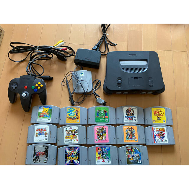 NINTENDO 64(ニンテンドウ64)のNintendo64 本体＋コントローラー＋カセット エンタメ/ホビーのゲームソフト/ゲーム機本体(家庭用ゲーム機本体)の商品写真