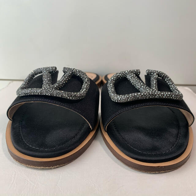 VALENTINO ブラックサテン シルバーグリッターアイコン サンダル VALENTINO ブラックサテン シルバーグリッターアイコン サンダル