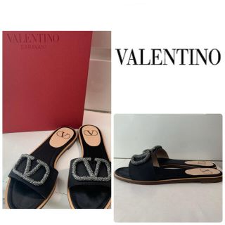 ヴァレンティノ(VALENTINO)のVALENTINO ブラックサテン　シルバーグリッターアイコン　サンダル　(サンダル)