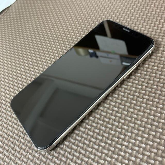 iPhone(アイフォーン)のiPhone X Silver 256 GB SIMフリー スマホ/家電/カメラのスマートフォン/携帯電話(スマートフォン本体)の商品写真