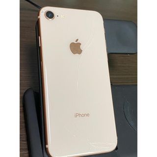 アップル(Apple)の値下げ iPhone8 64GB ゴールド　SIMロック解除済み　背面割れ有り(スマートフォン本体)