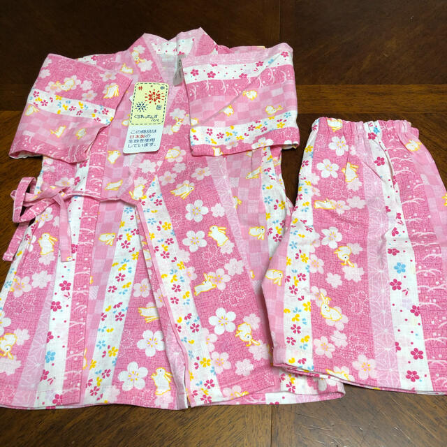 西松屋(ニシマツヤ)の新品未使用　甚平　サイズ110 キッズ/ベビー/マタニティのキッズ服女の子用(90cm~)(甚平/浴衣)の商品写真