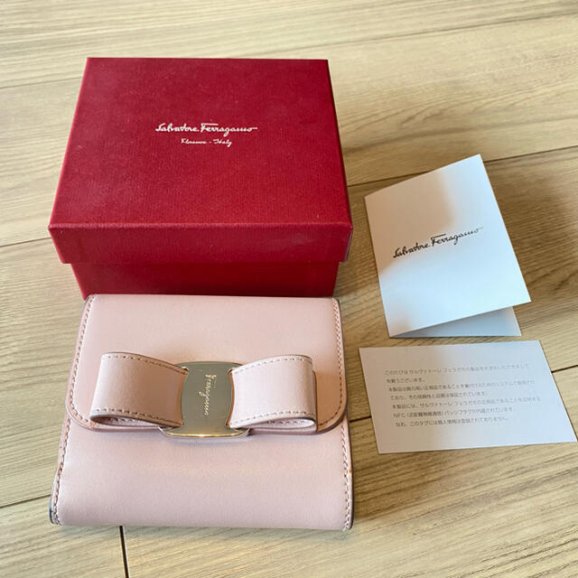 Salvatore Ferragamo(サルヴァトーレフェラガモ)の【まっつん様専用】フェラガモ  財布　二つ折り レディースのファッション小物(財布)の商品写真