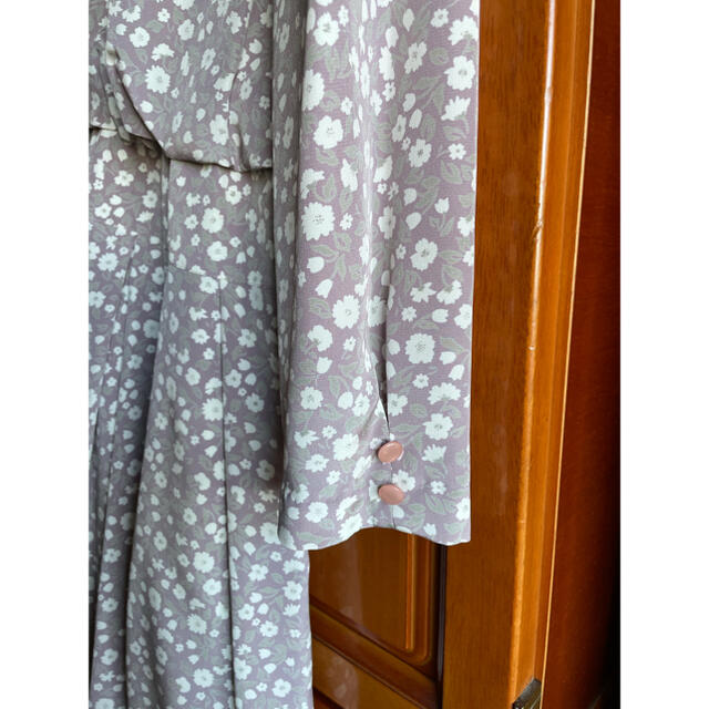長袖　花柄ワンピース  ロング　レトロ レディースのワンピース(ひざ丈ワンピース)の商品写真