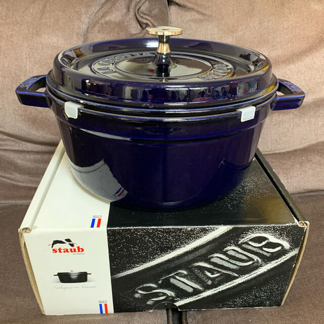 STAUB(ストウブ)の☆希少カラー ストウブ ピコ ココット グランブルー 24cm日本正規販売品 インテリア/住まい/日用品のキッチン/食器(鍋/フライパン)の商品写真